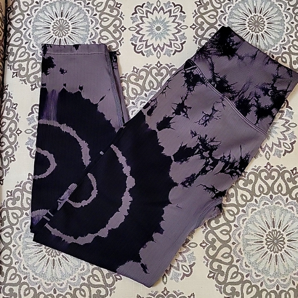 NWT, VS PINK ACTIVE LEGGINGS, size M